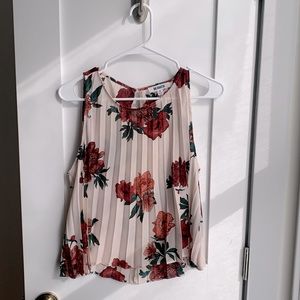 BB Dakota Pleated Floral Top (Size M)